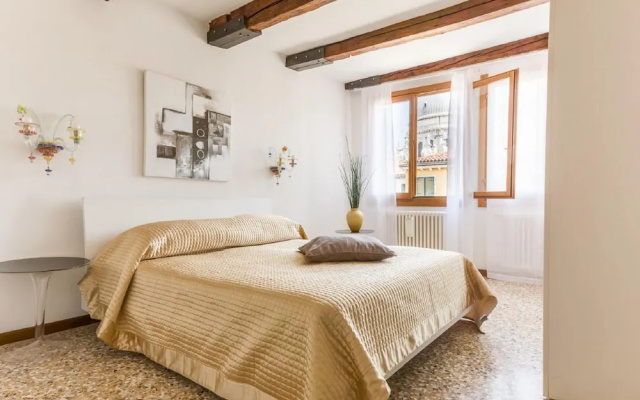 Accademia Charm 5 by Wonderful Italy