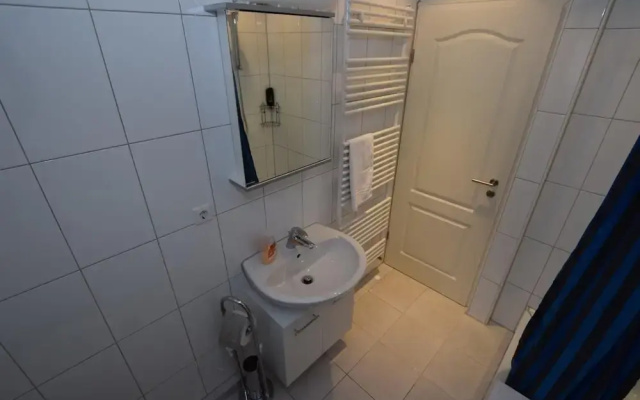 AB Apartment 25
