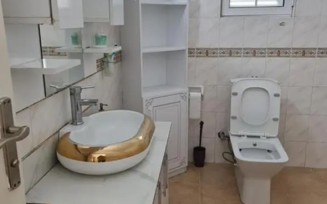 Ayorgiev 3 Bedroom Cosy House