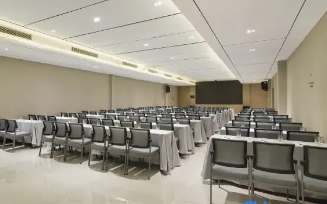 Lavande Hotel · Korla Jiuding Market Branch
