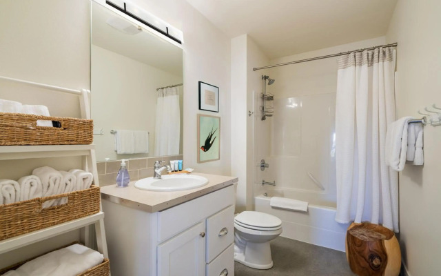 Lake & Vine Villa #15