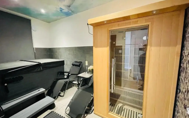 London Luxury Apartments with Jacuzzi Hot tub & Sauna