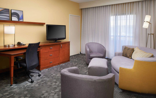 Courtyard by Marriott St Louis Westport Plaza