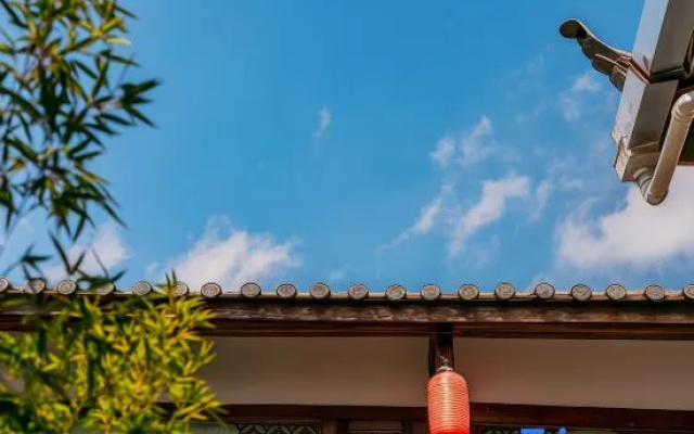 Bamboo Pavilion·Grace: A Panoramic Sky Garden Art Homestay with Ancient City and Snow Mountain Views