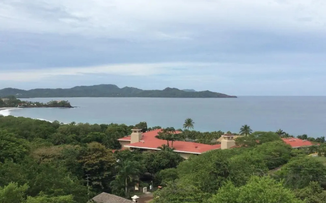 Nice 2 level condo with ocean view - ideal for families
