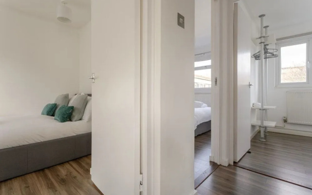 3 Bedroom Shoreditch Maisonette With Balcony