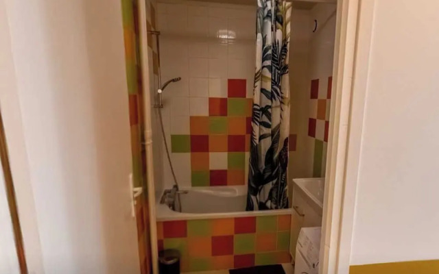 Private Room in a Shared Flat - Lyon 8e