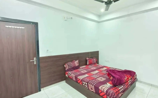 Hotel Reengus Raj