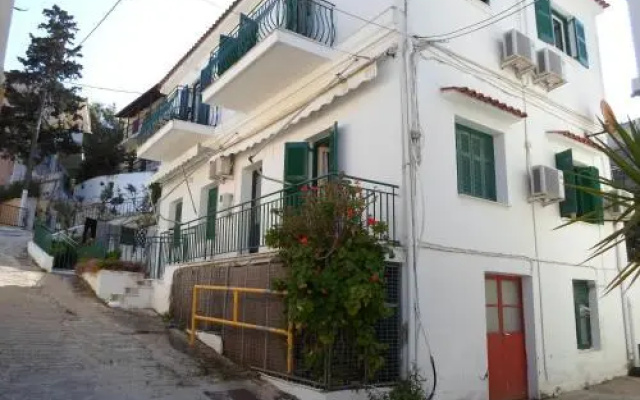 Magda' s Studios & Apts