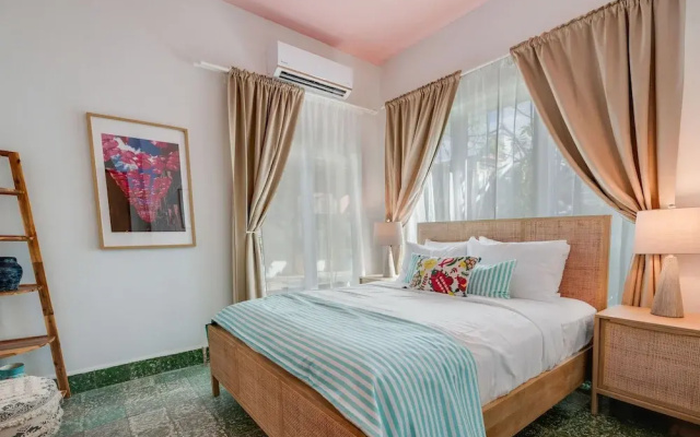Chic Apartment Pool Parking in Central Condado