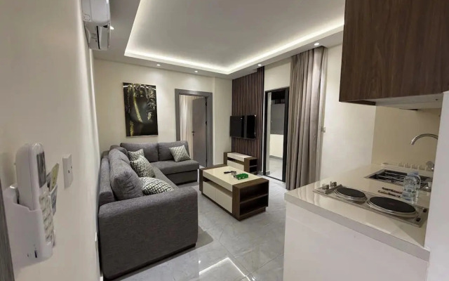 002 JRE Apartment With Stunning Boulevard Veiw