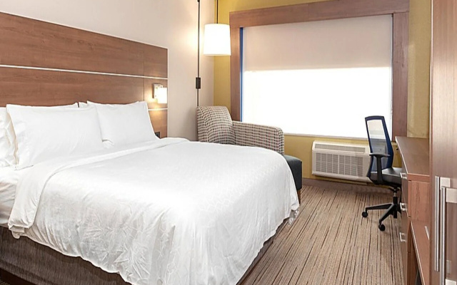 Holiday Inn Express & Suites Phoenix East - Gilbert by IHG