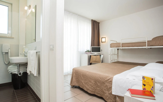 Mokambo Shore Hotel