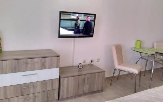Palm Marina Apartment Complex