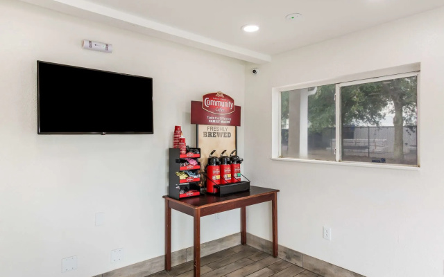 Studio 6 Extended Stay - Jacksonville, FL - South