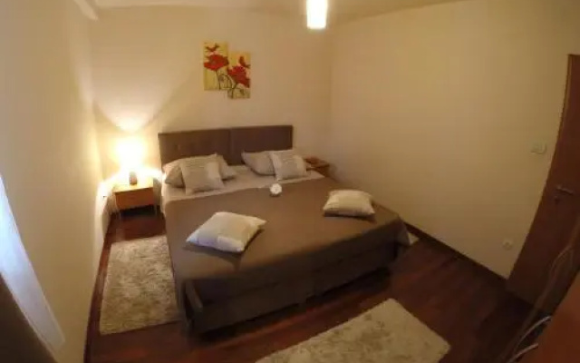 Apartments and Rooms Tino
