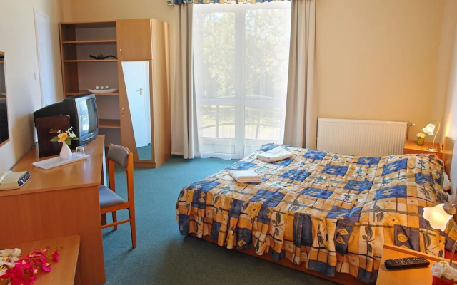 Kristály Hotel