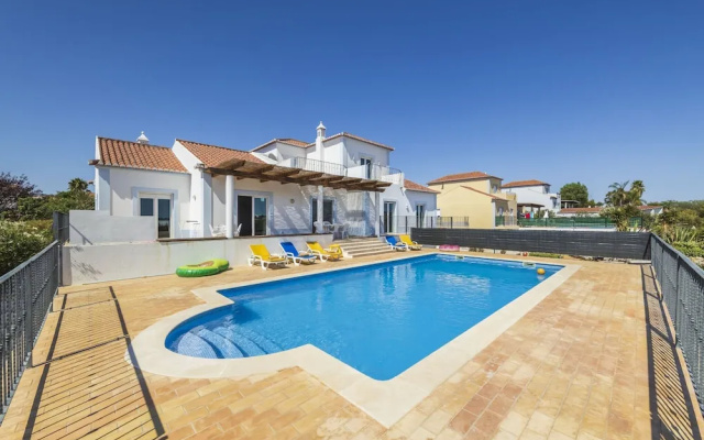 Villa Nina With 4 Bedrooms and 4 Bathrooms