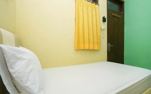 OYO Life 2905 Kost Semampir Tengah