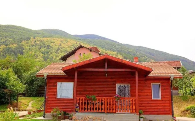 Tarpovi Guest House