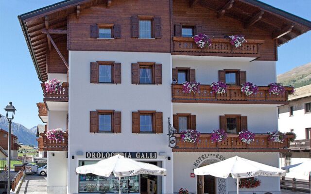 Hotel Krone вид на фасад