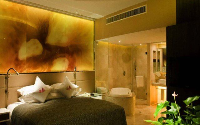 Hangzhou E M Grand Hotel