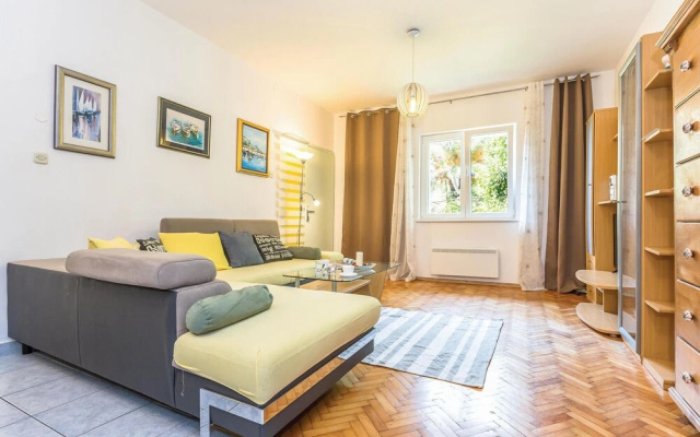 Awesome Home in Makarska With Wifi and 2 Bedrooms
