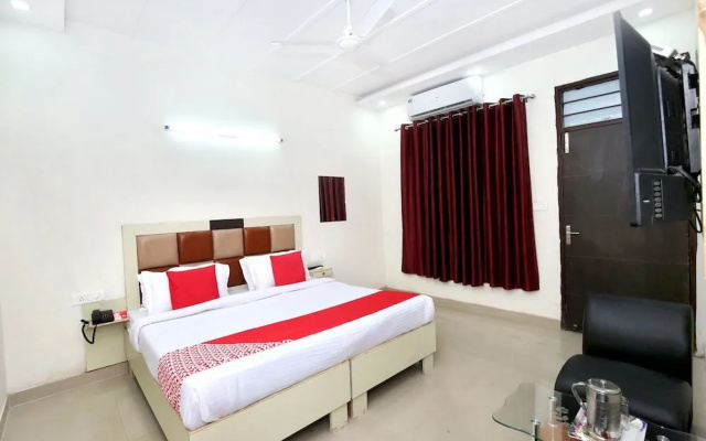 Oyo 11369 Hotel Noor