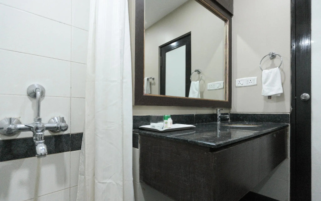 OYO 78419 Collection O Prime Santhome Inn