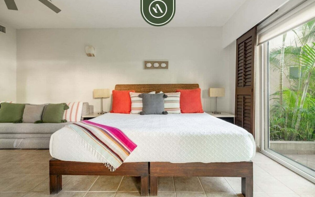 3BR Condo in the Krystal Grand Hotel - Beach
