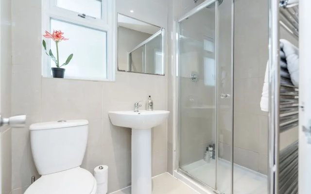 Clapham 2Bed with Patio by BaseToGo