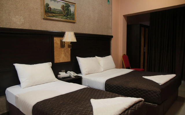 Al Sabkha Hotel