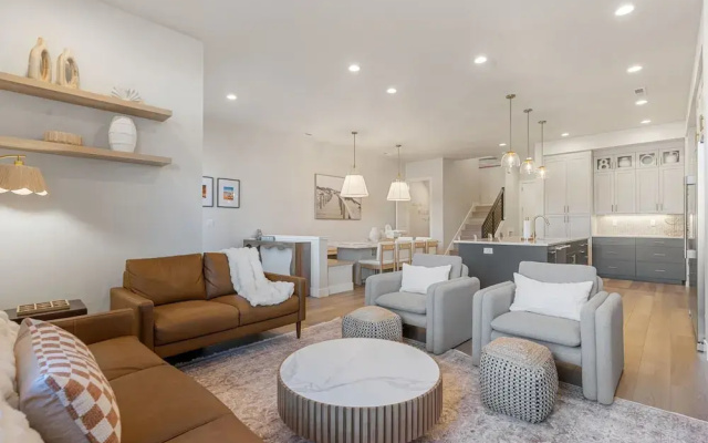 Sandy Cheeks 6 Bedroom Townhouse