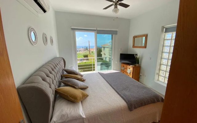 2 Bedroom Roof Terrace & Sea View Apartment