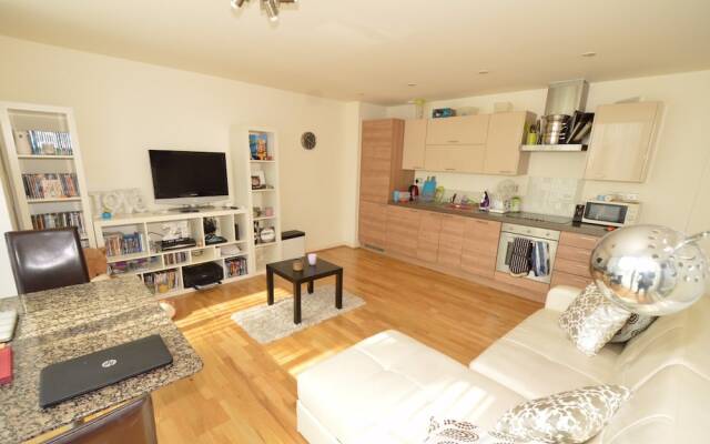 Отель Modern 1 Bedroom in Greenwich комната для гостей