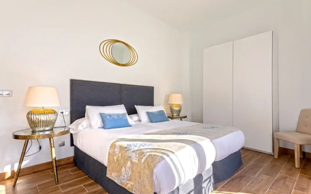Beautiful 2BD Apartment With a Private Terrace Recaredo X