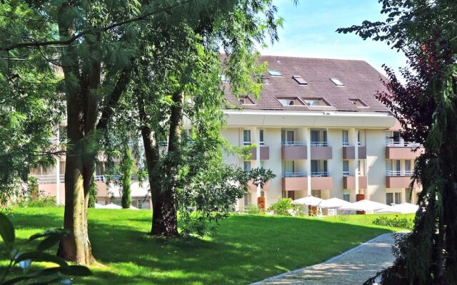 Отель Residence La Reserve Франция, Ферней-Вольтер - отзывы, цены и фото номеров - забронировать отель Residence La Reserve онлайн вид на фасад