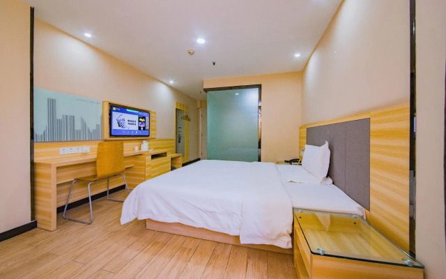 7Days Inn Chain Hotel (Changsha Yinpenling Liugoulong Subway Station)