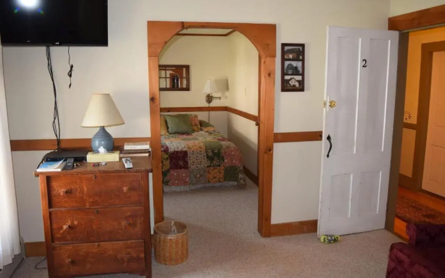 Black Lantern Inn