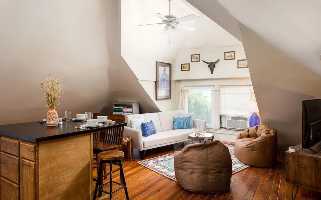 Center of Highlands! Spacious Bardstown loft!