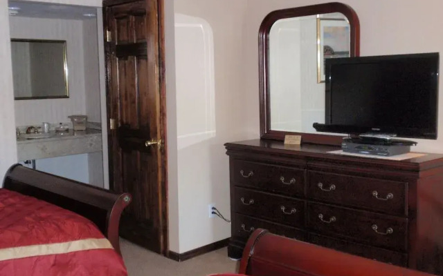 Chalet Inn & Suites Centerport