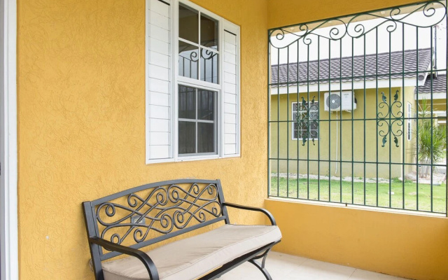 Ocho Rios Beach House at Dax Hall