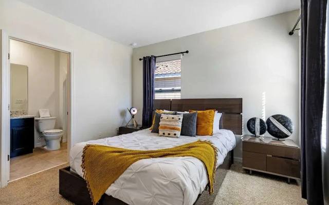 Solterra- LakeView - Private Pool & Spa