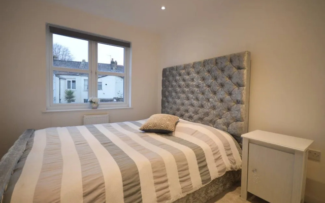 Spacious 2 Bed Flat With Parking In Bedminster