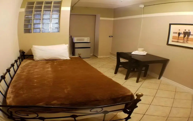 Monterey Inn Hotel