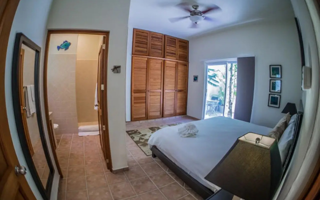 Romanina 1 Condo in the Heart of Playa del Carmen by RedAwning
