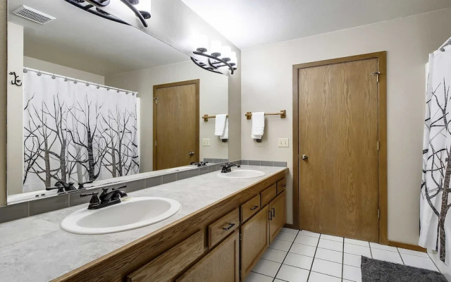 Skyline Condo 02