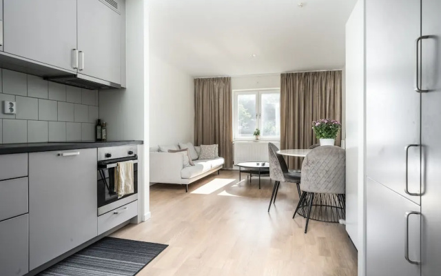 2 Bedroom Cozy City Apartment in Bromma