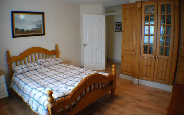 2 Bed Cottage - Sleeps 6 - Parking - Wifi