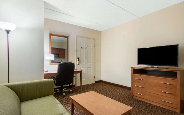 University Hotel & Suites Shippensburg, Trademark by Wyndham